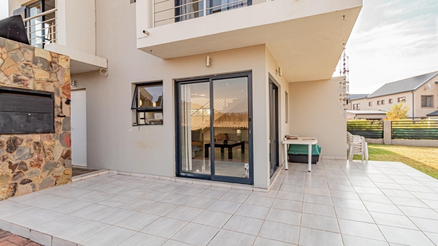 2 Bedroom Property for Sale in Redstone Private Country Estate North West